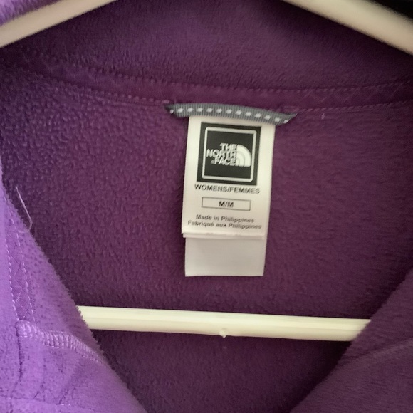 The North Face quarter zip purple fleece pullover size M. Very cozy and warm - Picture 3 of 5